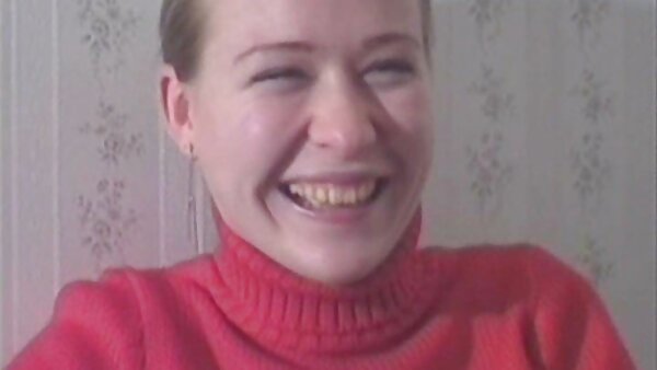 Brünette asiatische kostenlose geile pornofilme Hottie bekommt ihre Titten nass und gequetscht und ihre Muschi vibriert