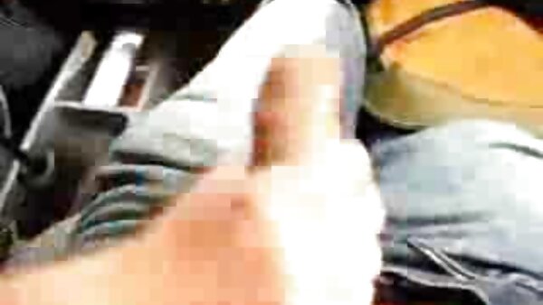 Verlockendes brünettes Babe sexfilme hausfrauen liebt sich selbst