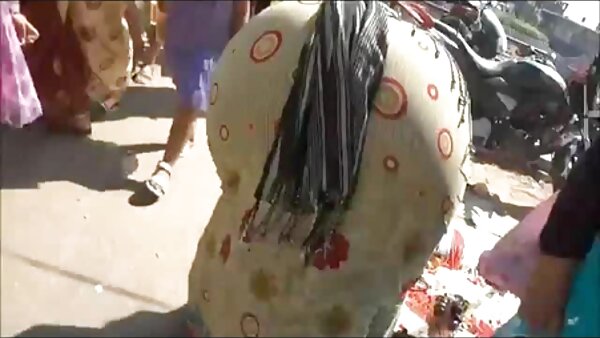 Die exotisch aussehende Sasha wird hart in ihre haarige geile teene pornos Muschi geschraubt