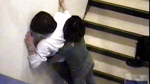 Die schmutzige gratis geile pornos Dirne Jasmine Rouge toppt den Schwanzschwanz und gibt ihm einen heißen Footjob