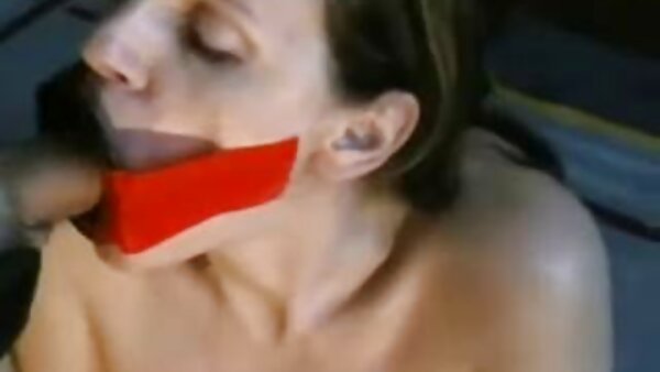 Attraktives geile deutsche sexfilme Mädchen frühstückt nackt
