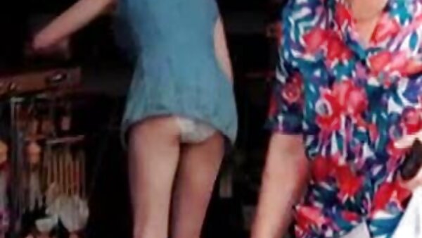 Die vieräugige Dirne alte mösen pornos Britney Amber wird in einer Doggystellung brutal gerammt