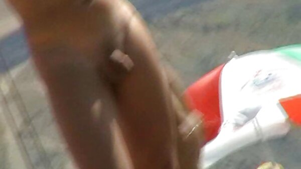 Tätowierte Schlampe zeigt ihre Fähigkeiten, einen Schwanz tief in den geile reife pornos Hals zu lutschen