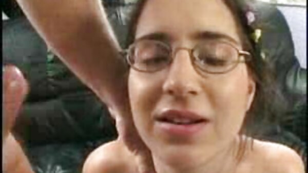 Geiles Teenieküken wird geile sex filme versaut mit ihrem neuen Freund