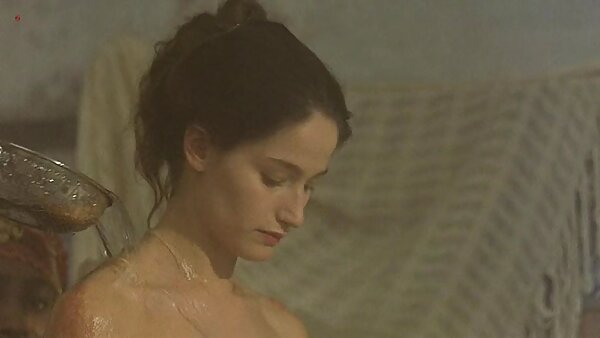 Die blonde Hottie Alyssa reitet einen alten geile perverse pornos Schwanz