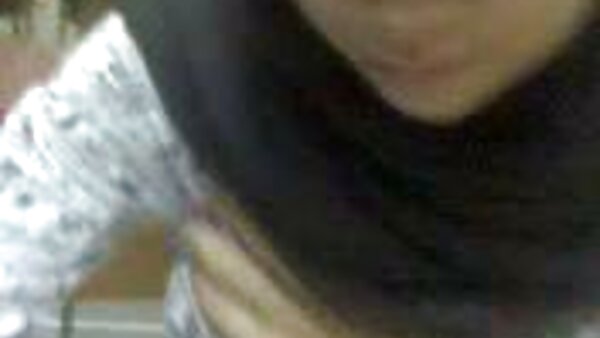 Die versaute Cali Carter fickt auf dem geiler deutscher porn Rücksitz eines Autos