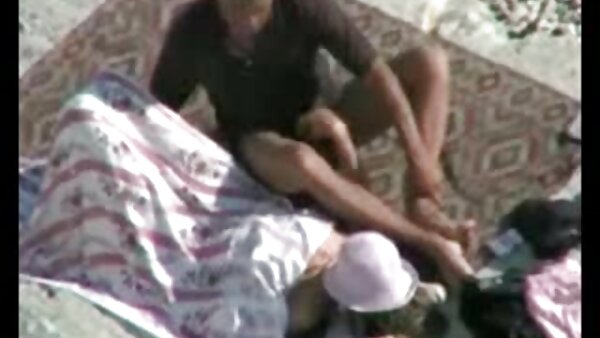 Die geile Oma Darla Krane gibt Danny Mountain einen Tittenjob geile deutsche fickfilme