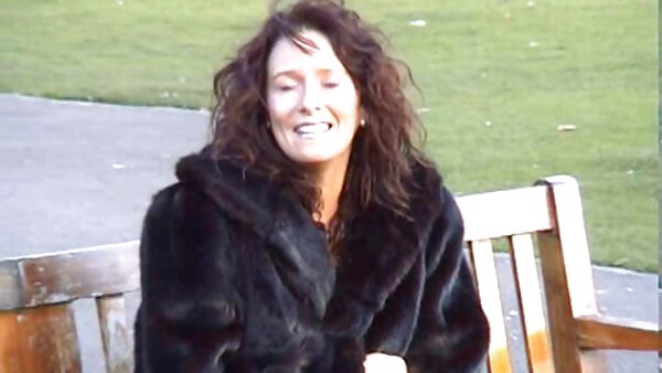 Hussy Jade Jennifer fickt thai pornofilme bei einem Gangbang unter freiem Himmel